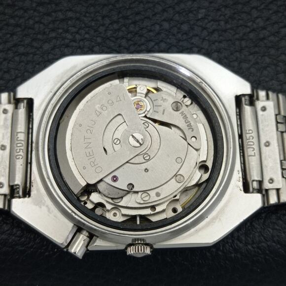 Vintage 1979 Square Orient Automatic Mens Silver Watch W/daydate & Gold accents - Picture 10 of 10